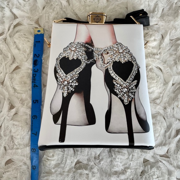 Retro Design Hand Tote w/Shoulder Chain - Picture 6 of 10